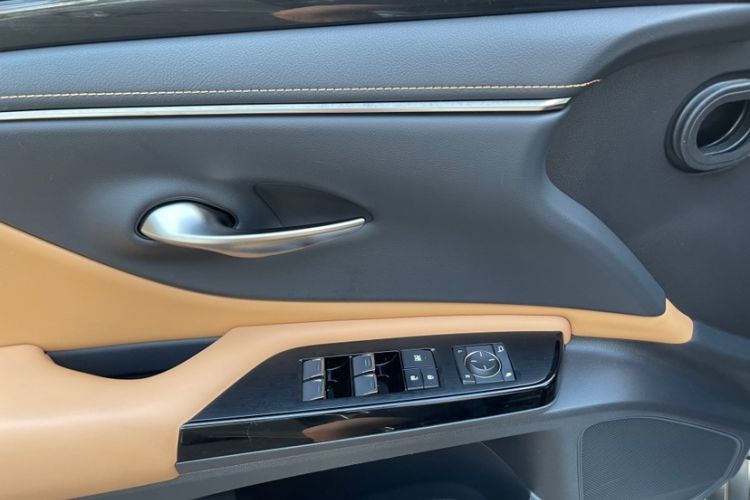 Used Lexus ES 2021 260 Excellence Edition Interior 7