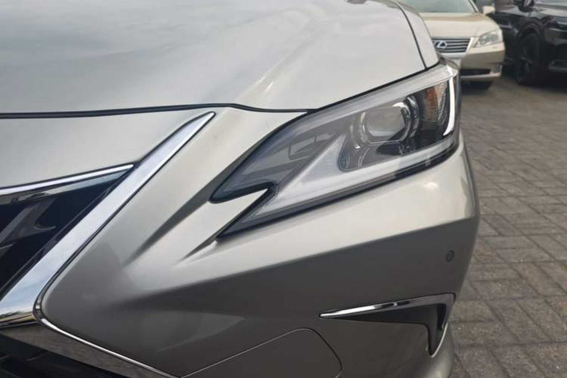Used Lexus ES 2021 300h Excellence Edition Left Front Headlight