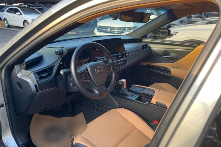 Used Lexus ES 2021 260 Excellence Edition Left Front Seat