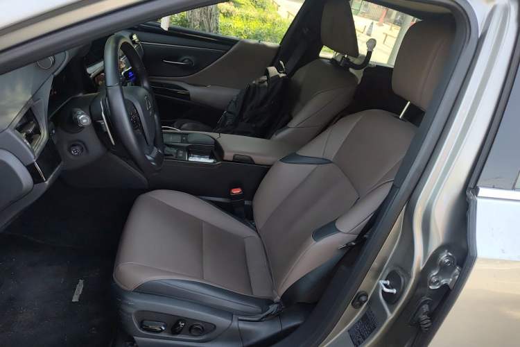 Used Lexus ES 2021 200 Excellence Edition Left Front Seat