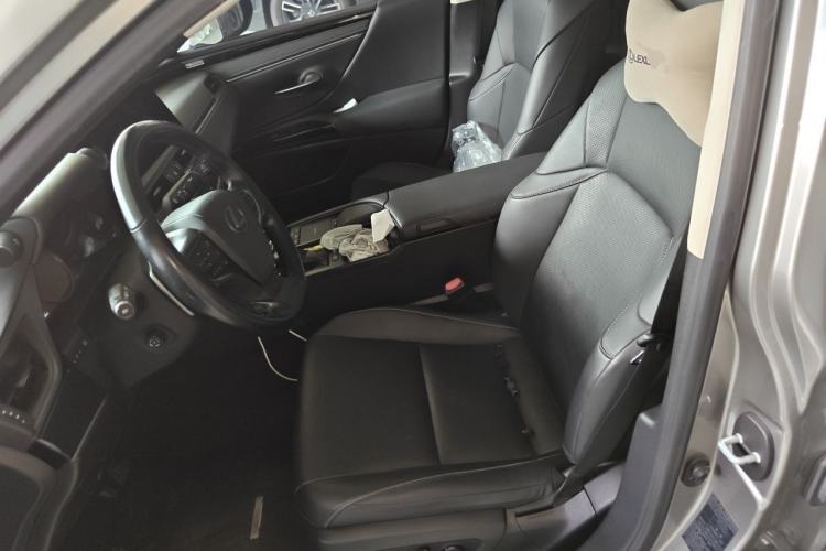 Used Lexus ES 2021 300h Excellence Edition Left Front Seat