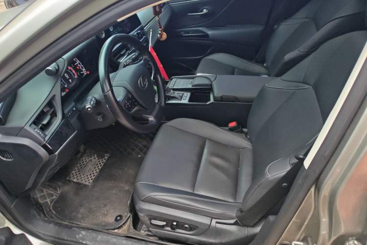 Used Lexus ES 2021 300h Deluxe Edition Left Front Seat