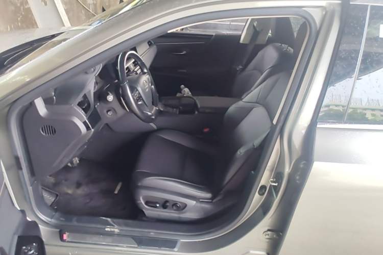 Used Lexus ES 2021 300h Excellence Edition Left Front Seat