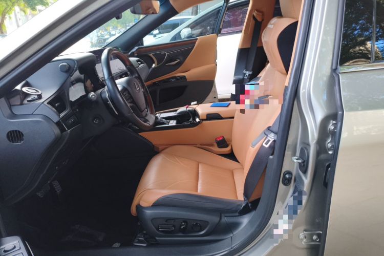 Used Lexus ES 2021 300h Executive Edition Left Front Seat