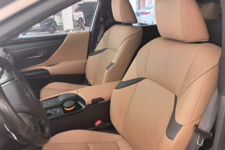 Used Lexus ES 2021 300h Excellence Edition Left Front Seat