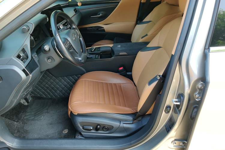 Used Lexus ES 2021 300h Excellence Edition Left Front Seat