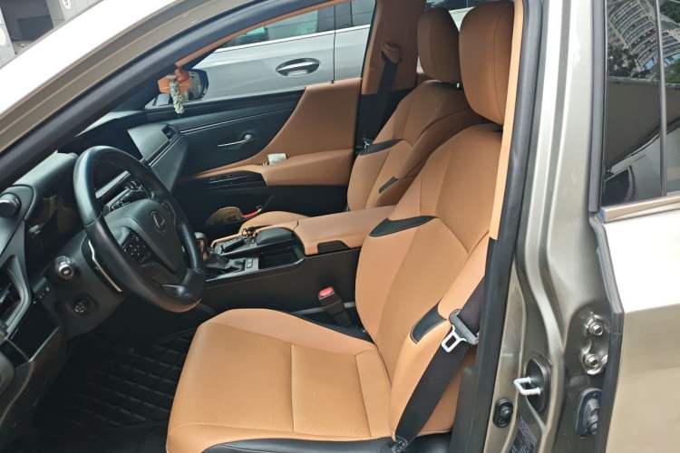 Used Lexus ES 2021 300h Deluxe Edition Left Front Seat