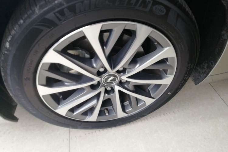 Used Lexus ES 2021 260 Excellence Edition Left Front Wheel Hub