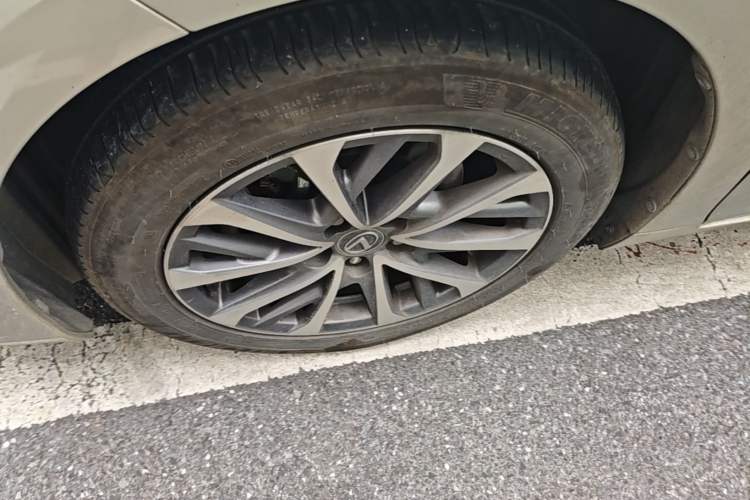 Used Lexus ES 2021 300h Excellence Edition Left Front Wheel Hub