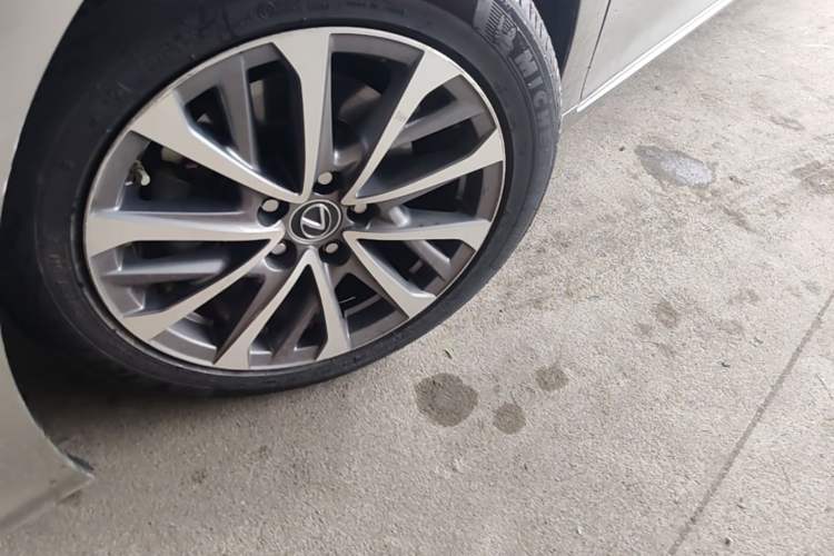 Used Lexus ES 2021 300h Excellence Edition Left Front Wheel Hub