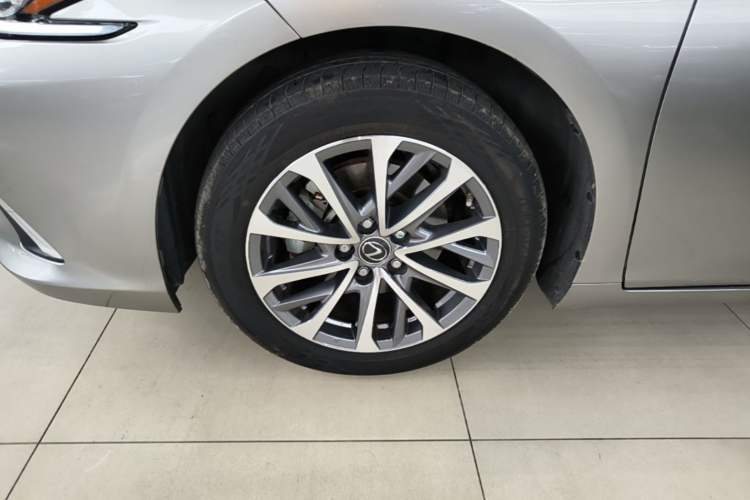 Used Lexus ES 2021 200 Excellence Edition Left Front Wheel Hub
