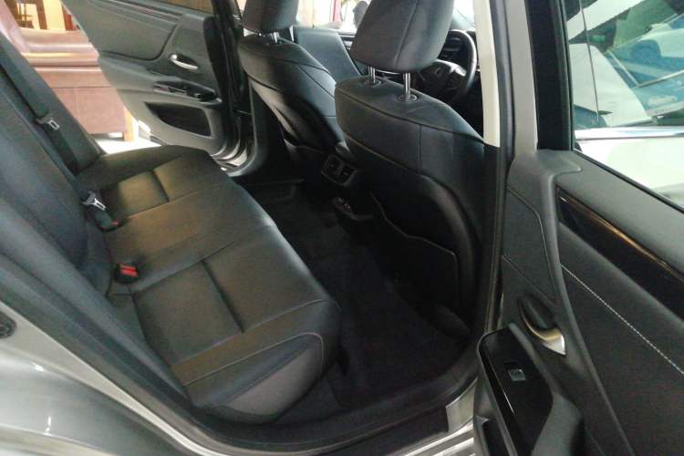 Used Lexus ES 2021 260 Excellence Edition Left Rear Seat