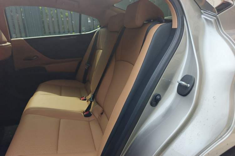 Used Lexus ES 2021 200 Excellence Edition Left Rear Seat