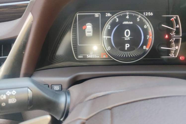 Used Lexus ES 2021 200 Luxury Edition Odometer Close Up