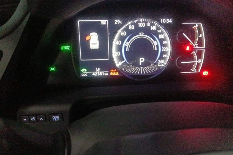 Used Lexus ES 2021 300h Excellence Edition Odometer Close Up