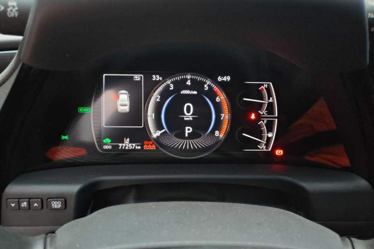 Used Lexus ES 2021 300h Deluxe Edition Odometer Close Up