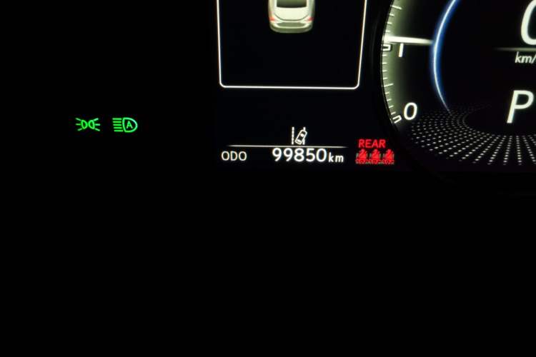Used Lexus ES 2021 200 Luxury Edition Odometer Close Up