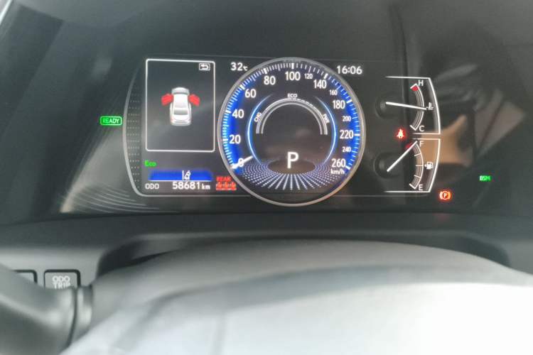 Used Lexus ES 2021 300h Executive Edition Odometer Close Up