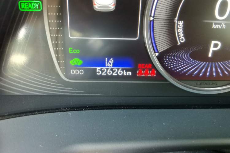 Used Lexus ES 2021 300h Excellence Edition Odometer Close Up