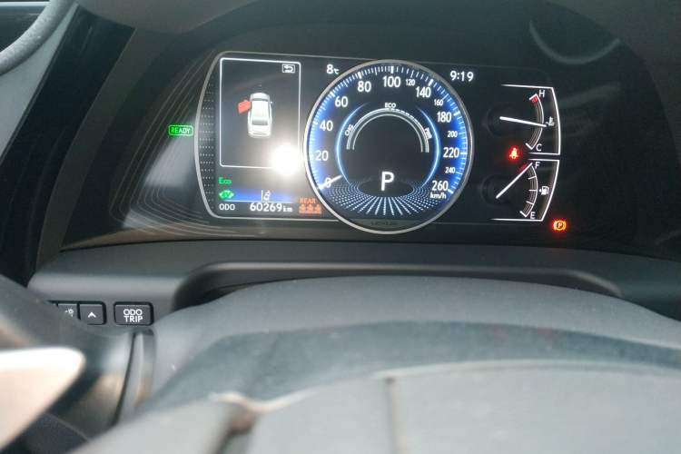 Used Lexus ES 2021 300h Deluxe Edition Odometer Close Up