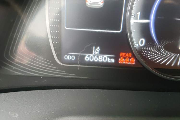 Used Lexus ES 2021 200 Luxury Edition Odometer Close Up