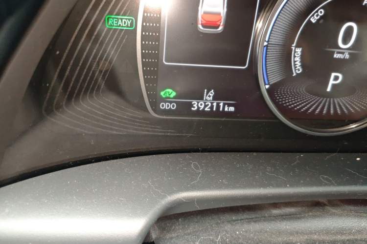 Used Lexus ES 2021 300h Deluxe Edition Odometer Close Up