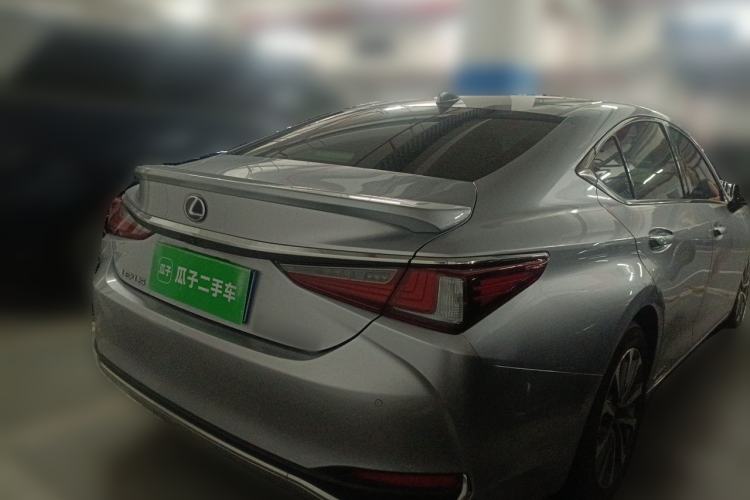Used Lexus ES 2021 300h Excellence Edition Rear