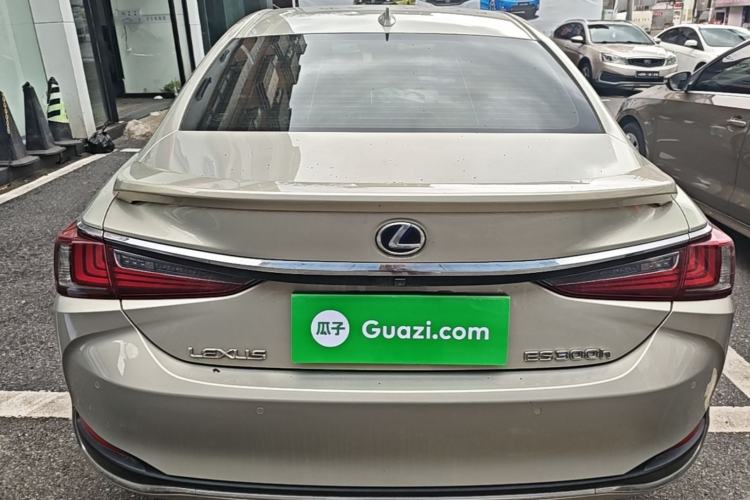 Used Lexus ES 2021 300h Excellence Edition Rear