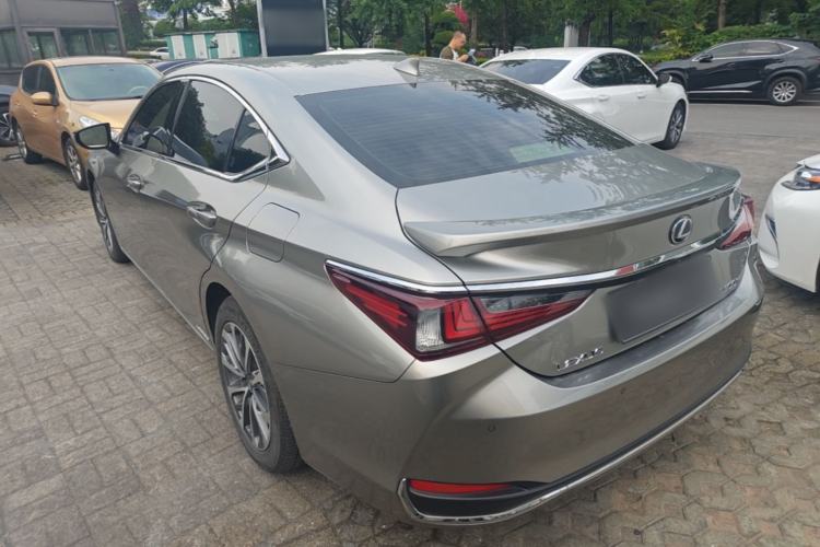 Used Lexus ES 2021 300h Excellence Edition Rear Left 45 Deg