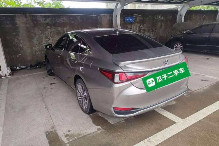 Used Lexus ES 2021 300h Excellence Edition Rear Left 45 Deg