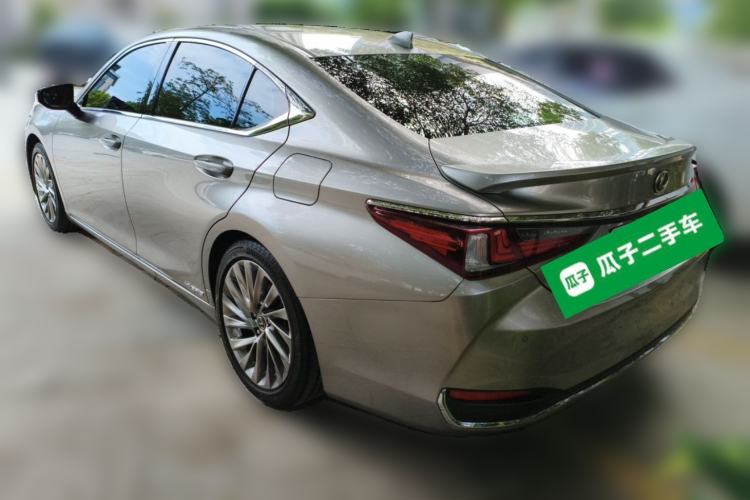Used Lexus ES 2021 300h Executive Edition Rear Left 45 Deg