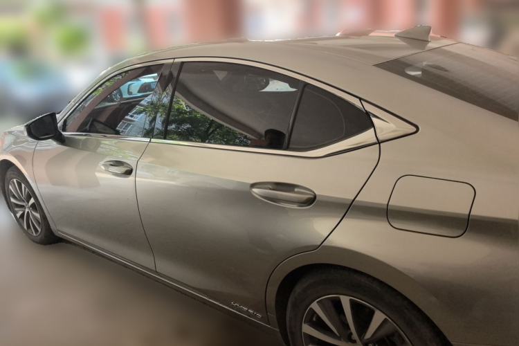 Used Lexus ES 2021 300h Excellence Edition Rear Left 45 Deg