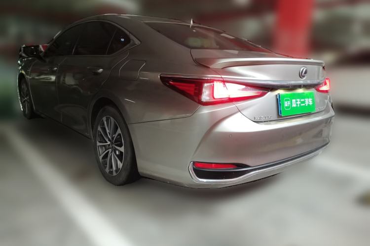 Used Lexus ES 2021 300h Excellence Edition Rear Left 45 Deg