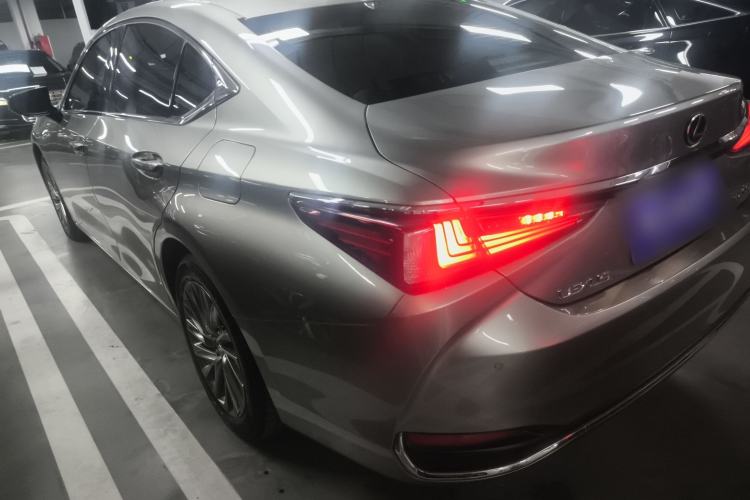 Used Lexus ES 2021 200 Excellence Edition Rear Left 45 Deg