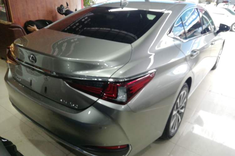 Used Lexus ES 2021 260 Excellence Edition Rear Right 45 Deg