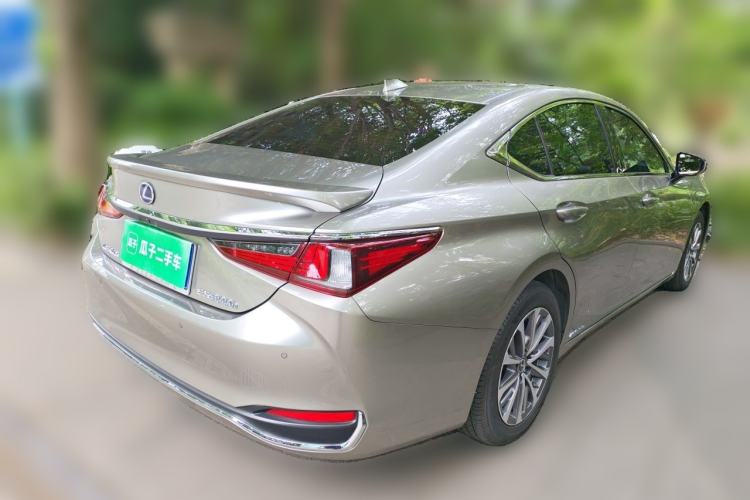 Used Lexus ES 2021 300h Excellence Edition Rear Right 45 Deg