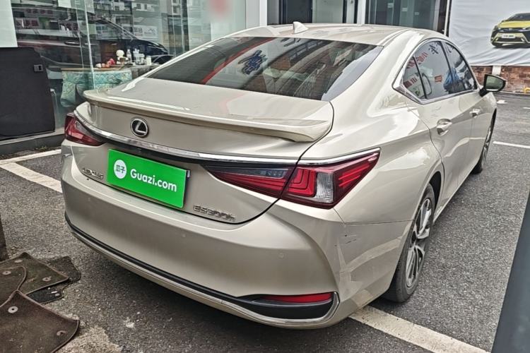 Used Lexus ES 2021 300h Excellence Edition Rear Right 45 Deg
