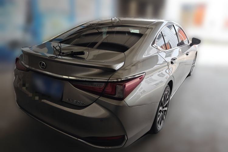 Used Lexus ES 2021 300h Excellence Edition Rear Right 45 Deg