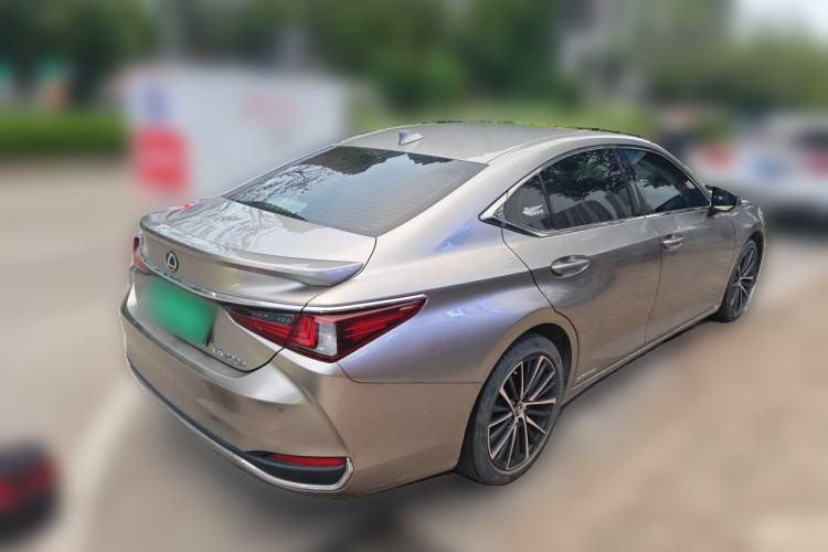 Used Lexus ES 2021 300h Deluxe Edition Rear Right 45 Deg