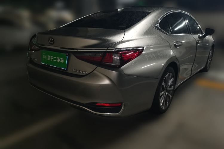 Used Lexus ES 2021 200 Luxury Edition Rear Right 45 Deg