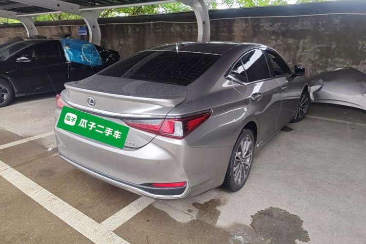 Used Lexus ES 2021 300h Excellence Edition Rear Right 45 Deg