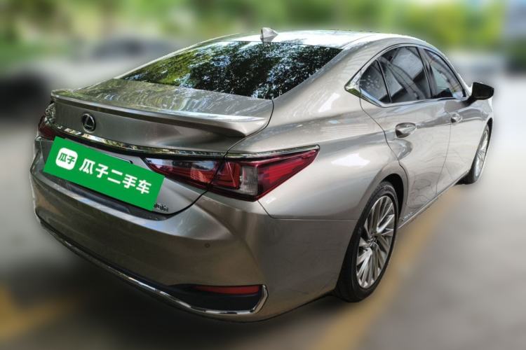 Used Lexus ES 2021 300h Executive Edition Rear Right 45 Deg