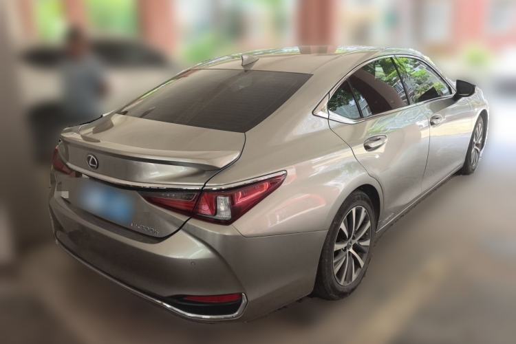 Used Lexus ES 2021 300h Excellence Edition Rear Right 45 Deg