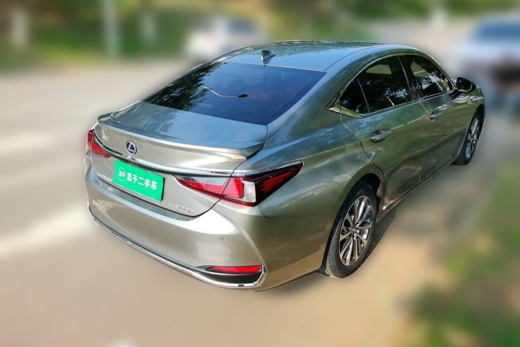 Used Lexus ES 2021 300h Excellence Edition Rear Right 45 Deg