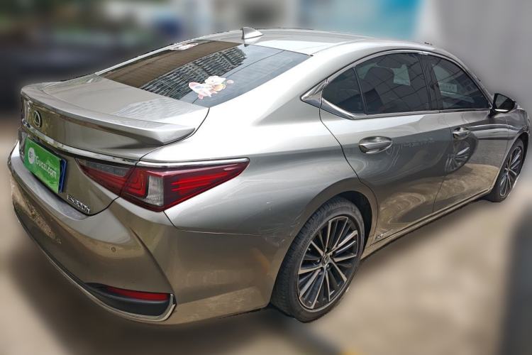 Used Lexus ES 2021 300h Deluxe Edition Rear Right 45 Deg