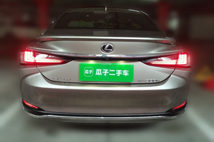 Used Lexus ES 2021 300h Excellence Edition Rear