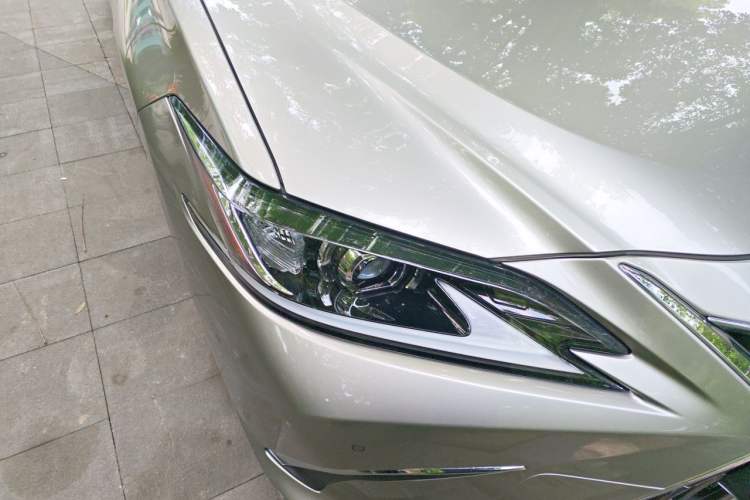 Used Lexus ES 2021 300h Excellence Edition Right Front Headlight