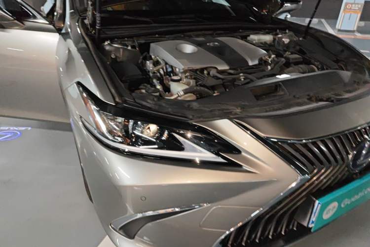 Used Lexus ES 2021 300h Excellence Edition Right Front Headlight
