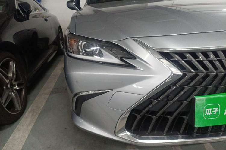 Used Lexus ES 2021 300h Excellence Edition Right Front Headlight