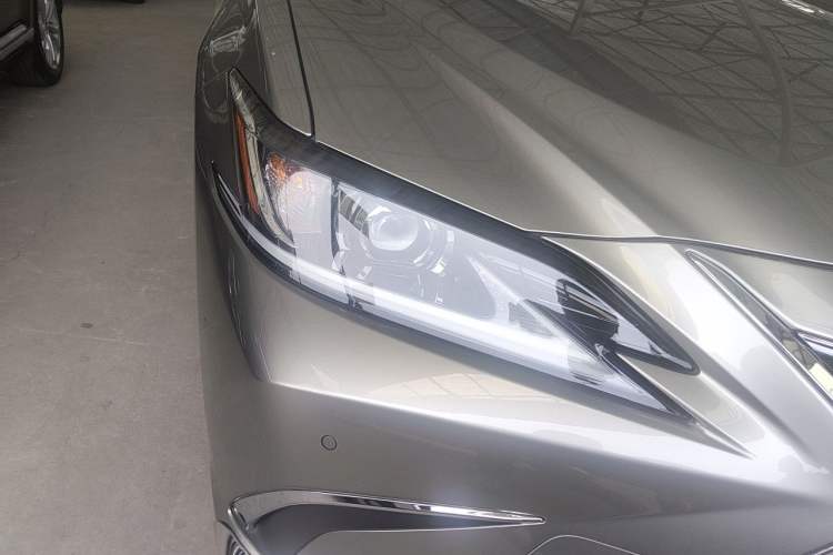 Used Lexus ES 2021 200 Excellence Edition Right Front Headlight